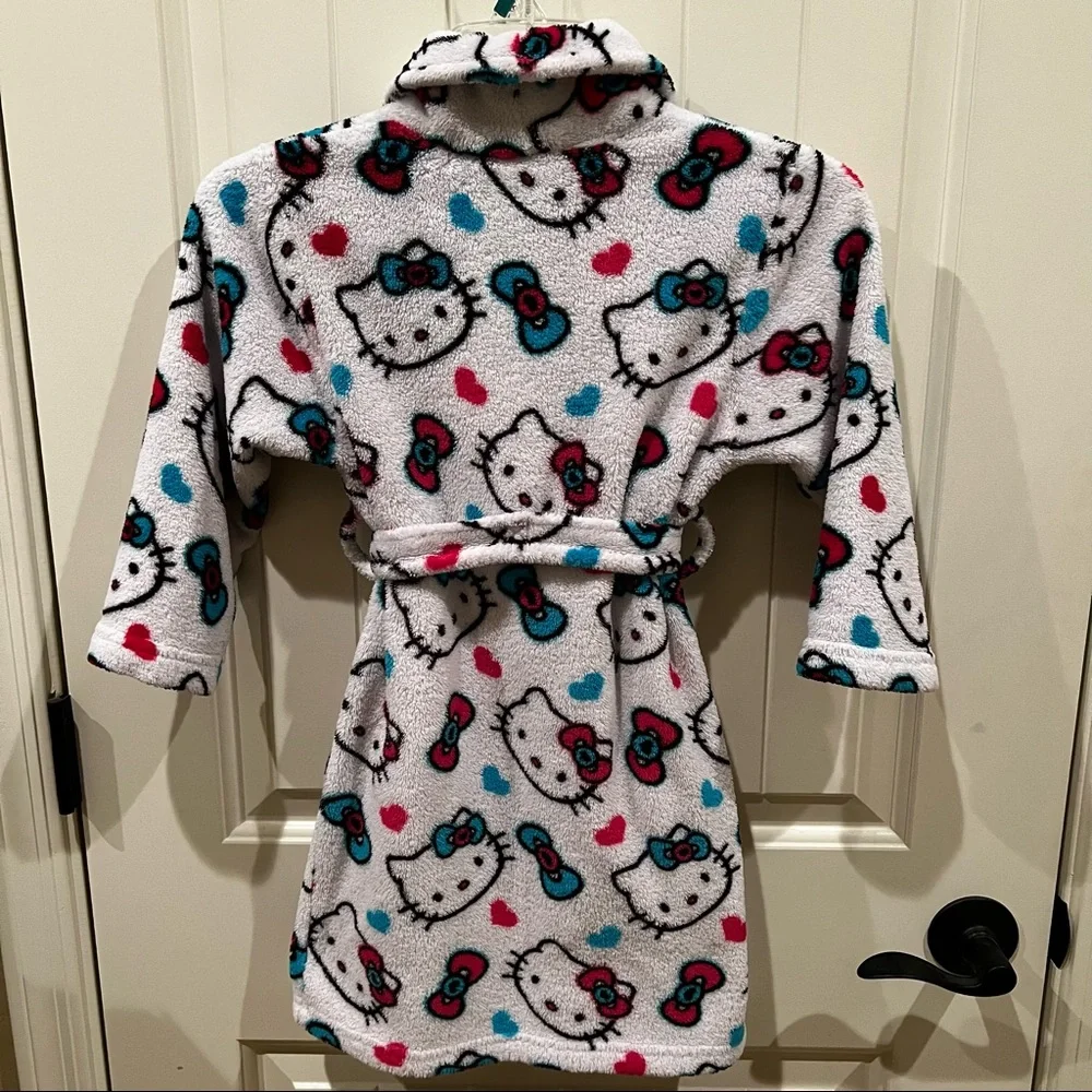 Hello Kitty White Comfy Robe - Picture 2 of 6